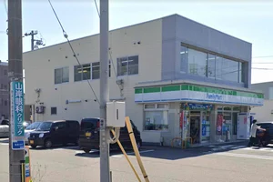 ファミリーマート 福井米松店まで徒歩6分、500ｍ。