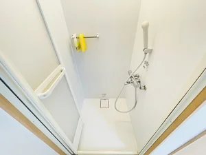 シャワールームには風呂用洗剤・スポンジをご用意しておりますのでぜひご活用ください！