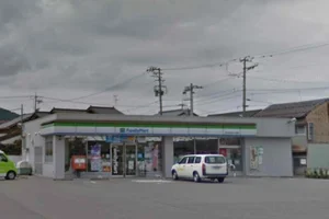 ファミリーマート 福井若杉浜三丁目店まで徒歩7分、550m。