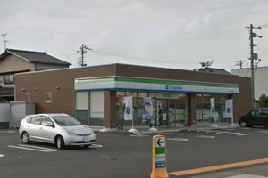 ファミリーマート 福井若杉浜東店まで徒歩8分、650m。