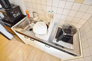 お箸、お鍋、包丁、お皿、ボウル、お玉、食器用洗剤、簡単な調理器具は各種取り揃えています♪