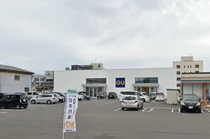 ジーユー 福井板垣店まで車で8分、3.3km。