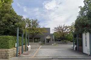 福井県立歴史博物館まで車で8分、2.7kｍ。