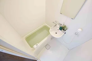 ボディソープやシャンプー、リンスまでご用意。稲荷山健康センターまで直通のバスで温泉も行けます。出張におススメ(^_-)-☆