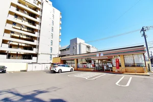 セブンイレブン倉敷老松３丁目店まで徒歩2分、130ｍ。倉敷駅前ウィークリーマンションです。
