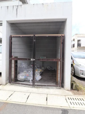 敷地内ゴミ捨て場があるので、ゴミ捨ても簡単です