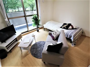 インターネット無料でテレワークや学習などに便利！　テレビやDVDプレイヤーがありますので、DVDを借りてみることも可能！　