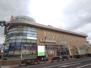 国分パークプラザまで車で5分、1.9km