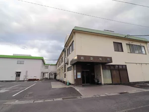 協愛病院まで車で5分、2.0km