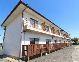 敷地外駐車場ありで車利用される方にも嬉しい物件! 霧島市にあり国分駅や第一工科大学へもアクセスしやすい立地です!