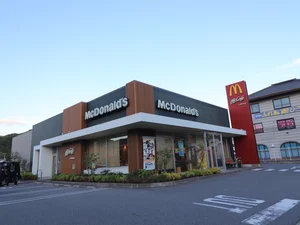 マクドナルド 185竹原店まで徒歩6分