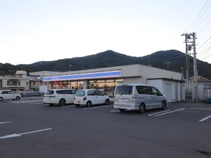 ローソン 竹原中央五丁目店まで徒歩1分