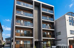 オートロック付でセキュリティ対策ありなので　法人様や女性にもおすすめです！　インターネット無料でお使いいただけます。