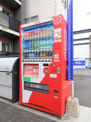 自動販売機あり　コンビニに行かずに飲み物が手購入できて便利！