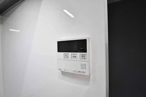 温度調節機能も完備、お湯張りも簡単に出来ます♪また、スポンジ・浴槽用洗剤も完備で岐阜市エリアで長期利用向け。シャンプー・ボディソープ・タオルもご用意しておりますのでお荷物も少なく済みますね★