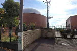 岐阜市科学館まで車で10分、3.9ｋｍ