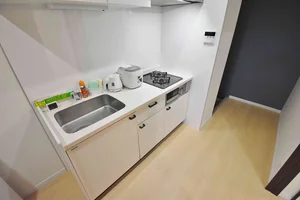 【キッチン画像】岐阜市ウィークリーマンション♪冷蔵庫、電子レンジ、炊飯器、ケトル、調理器具や食器類もご用意しております(^^♪