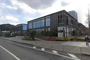 みんなの森 ぎふメディアコスモスまで徒歩12分、950ｍ