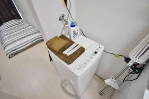 【洗濯機画像】ホテルと違い洗濯機がある生活は良いですね♪7日以上の利用なら岐阜県本巣市ウィークリーマンションをご利用下さい★洗濯洗剤も完備‼