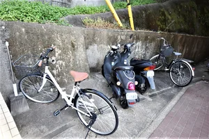 駐輪場あり　近場へのお出かけや通勤などに自転車お使いの方にも便利です。