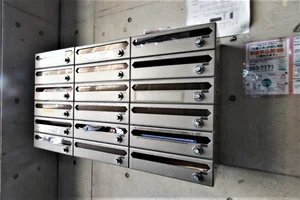 郵便ポスト　郵便物の受け取りもできます♪