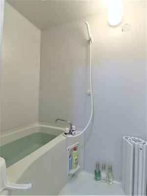 風呂トイレ別　湯船もゆとりがあるので浸かって一日の疲れを落としていただけます。