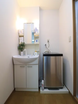 独立洗面台あり　朝支度やお風呂上りに大変便利です！　女性にお勧め！