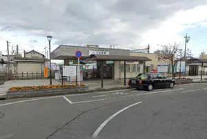 平田町駅まで徒歩10分、800m。