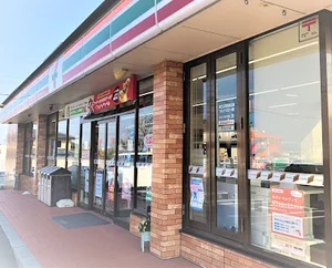 セブン-イレブン 鈴鹿道伯町店まで徒歩12分