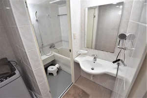 独立洗面台です♪洗濯機も室内に設置しており、三重県伊勢市ウィークリーマンションでは、洗濯用洗剤もご用意しており、ご入居後すぐにご利用が可能です(^^♪