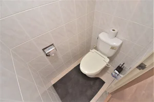 【トイレ画像】ウォシュレット付トイレです(*^^)v清掃道具もご用意しております☆彡三重県伊勢市ウィークリーマンションでは標準設備です♪