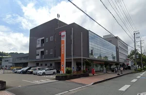 伊勢郵便局まで徒歩12分、1.0km。