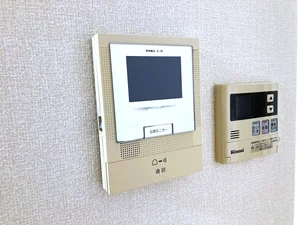 【設備画像】防犯対策もバッチリ★TV付きインターホンは女性の岐阜駅前ウィークリーマンションでの1人暮らしでも安心してお過ごしいただけます♪