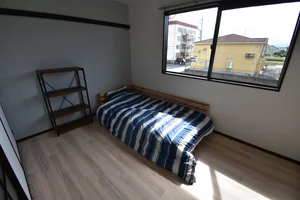 【室内画像】岐阜県岐阜市ウィークリーマンションのお部屋です♪お部屋のクロスがとてもオシャレです(^^♪研修などのご利用にも最適です★