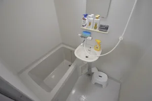 バスルーム画像です♪岐阜県岐阜市ウィークリーマンションでは、お風呂用の椅子もあるのでごゆっくりと快適にご利用いただけます★