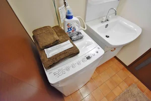 【洗濯機・タオル】ホテルと違い岐阜市ウィークリーマンションでは洗濯が毎日できます。その分、着替えも少なく、手軽に利用できるをコンセプトに7日以上の生活に適したお部屋となってます♪