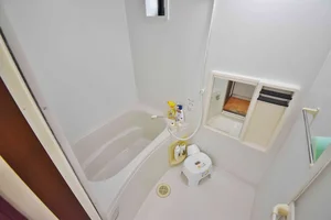 シャンプー・リンス・ボディソープ・風呂用洗剤・スポンジをご用意しておりますのでぜひご活用ください！岐阜市ウィークリーマンションでは7日以上から利用可能★