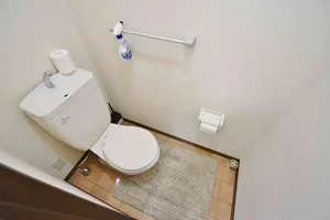 トイレ用洗剤、ブラシをご用意しておりますので長期ご利用の場合の気になる汚れなどもお掃除して頂けます♪オプション不要の岐阜市ウィークリーマンション。
