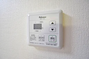 温度調節機能も完備、お湯張りも簡単に出来ます♪また、スポンジ・浴槽用洗剤も完備で岐阜県大垣市エリアで長期利用向け。シャンプー・ボディソープ・タオルもご用意しておりますのでお荷物も少なく済みますね★