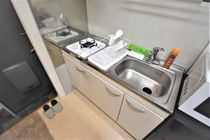 【キッチン画像】美濃加茂・岐阜可児ウィークリーマンション♪冷蔵庫、電子レンジ、炊飯器、ケトル、調理器具や食器類もご用意しております(^^♪