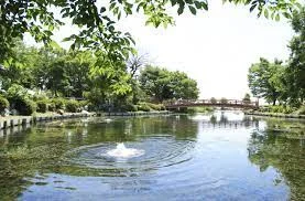 夕べが池自然公園まで車で23分。