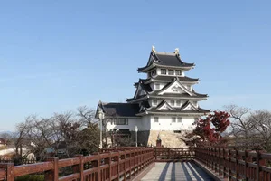 墨俣一夜城(大垣市墨俣歴史資料館)まで車で17分。