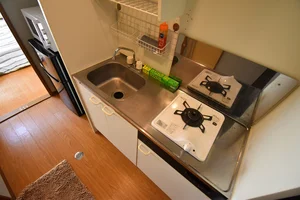 【キッチン画像】岐阜市ウィークリーマンション♪冷蔵庫、電子レンジ、炊飯器、ケトル、調理器具や食器類もご用意しております(^^♪