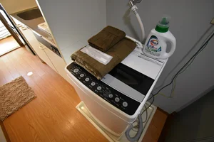 【洗濯機・タオル】ホテルと違い岐阜市ウィークリーマンションでは洗濯が毎日できます。その分、着替えも少なく、手軽に利用できるをコンセプトに7日以上の生活に適したお部屋となってます♪