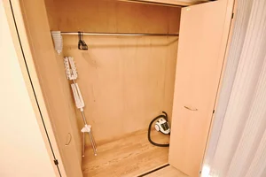 【掃除機完備】三重四日市駅前ウィークリーマンション・三重四日市駅前マンスリーマンションではビジネスホテルと違い、自宅と同じように生活できるのが強みの1つです。