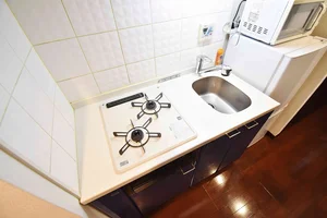 お箸、お鍋、包丁、お皿、ボウル、お玉、食器用洗剤、簡単な調理器具は各種取り揃えています♪