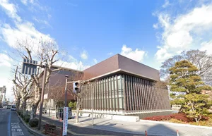 岡山県庁まで徒歩27分、2.1km。