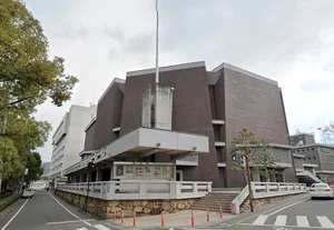 岡山市民会館まで徒歩27分、2.0km。