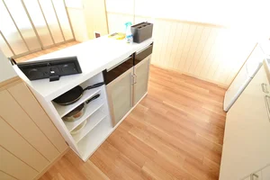 お箸、お鍋、フライパン、お箸、お玉、フライ返し、包丁、ボウルなどの調理器具まで完備しております。