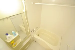 バストイレ別です♪シャンプー・リンス・ボディソープ・風呂用洗剤・スポンジをご用意しておりますのでぜひご活用ください!